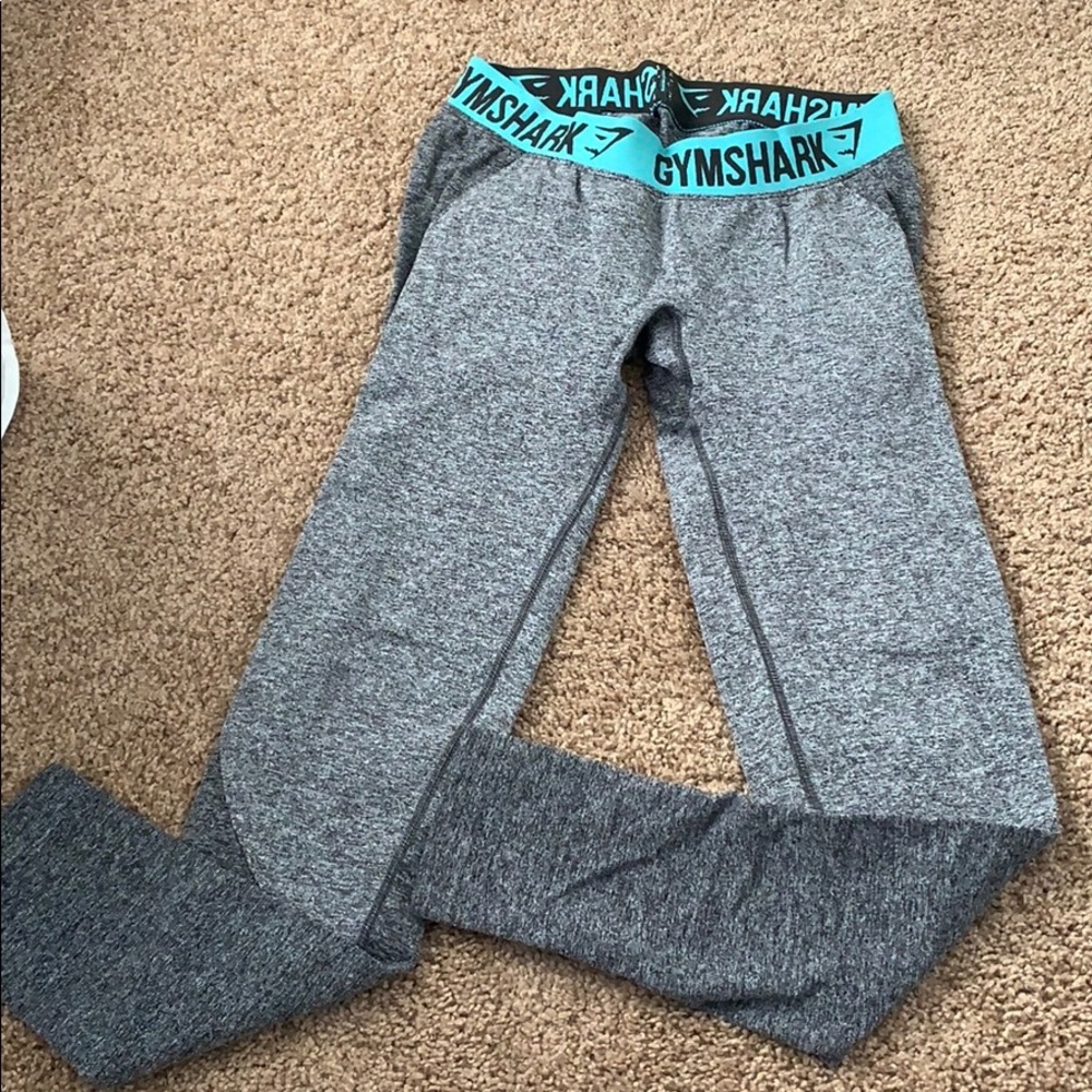 Gym shark leggings